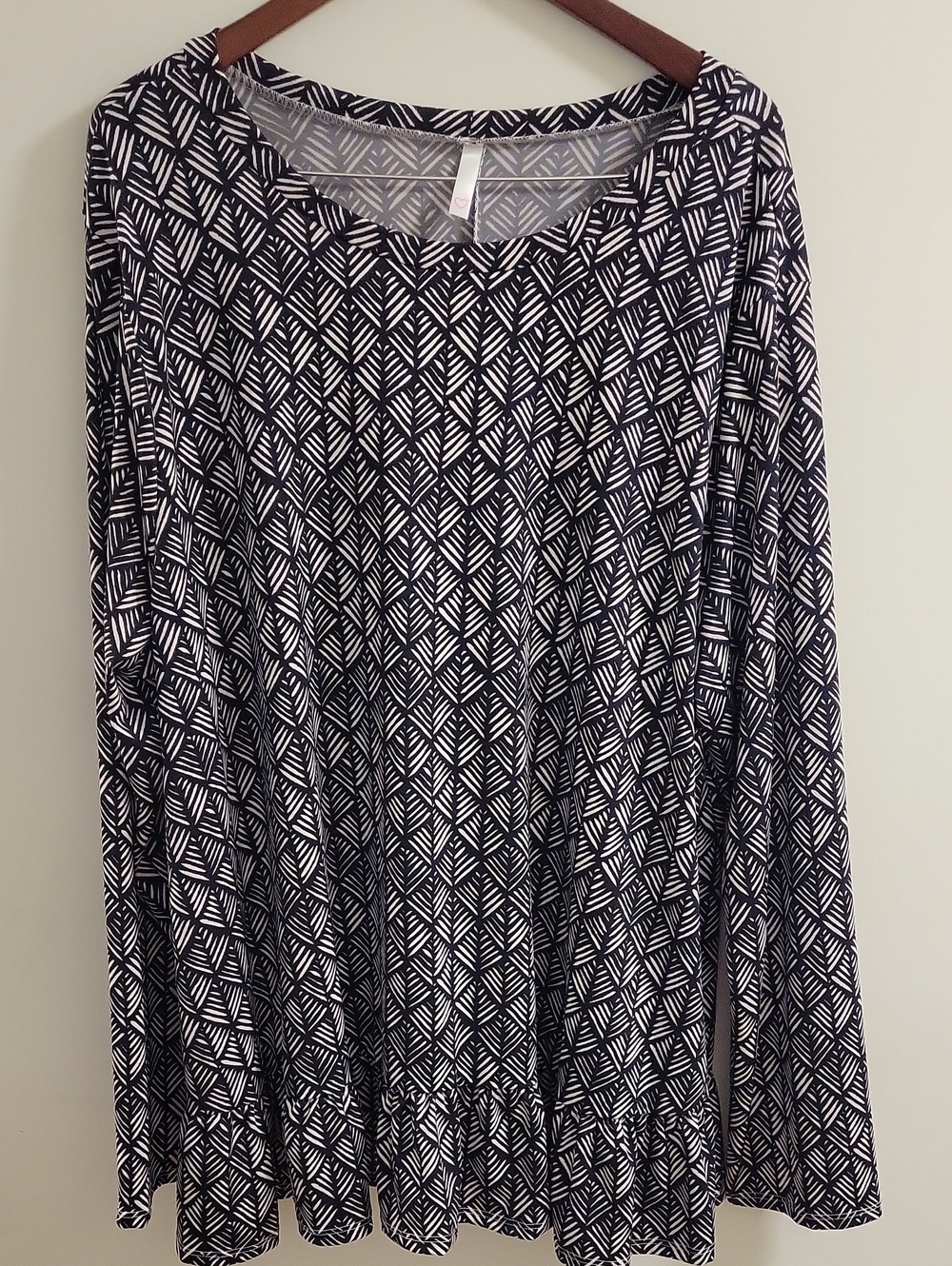 Curvy Luvey Black & White Geometric Long-Sleeve Women's‎ Top Size 5x